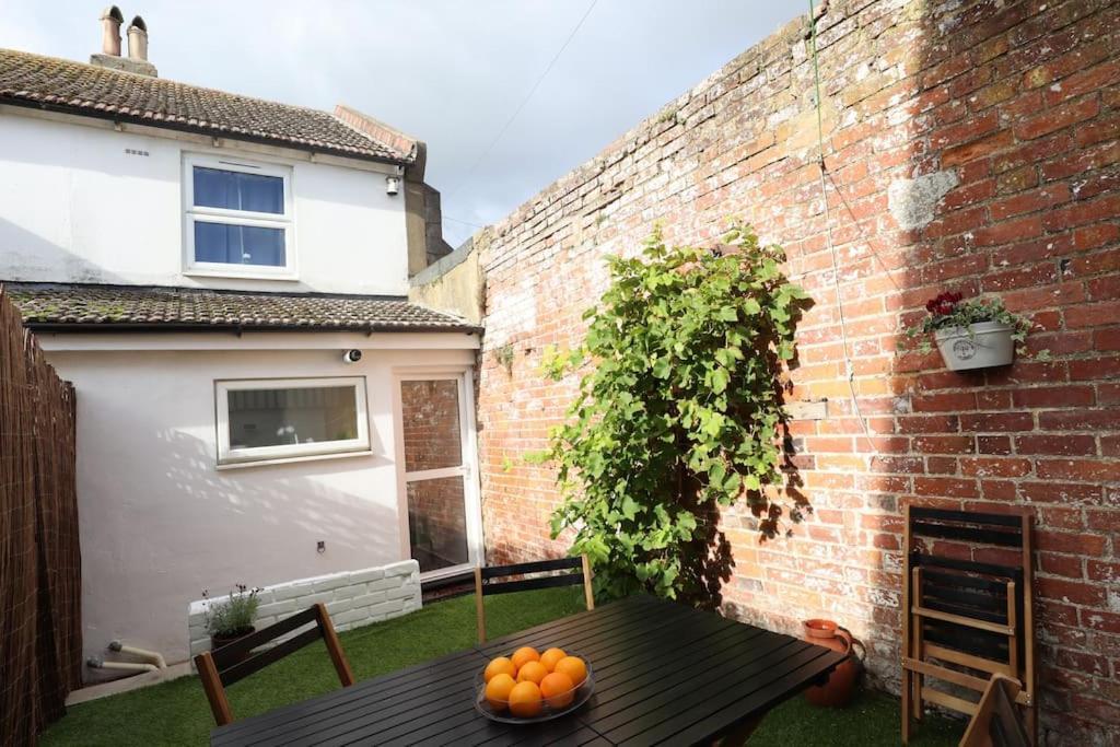Cute Cottage 4 Mins From Cafes Station And Sea St Leonards-on-Sea Bagian luar foto