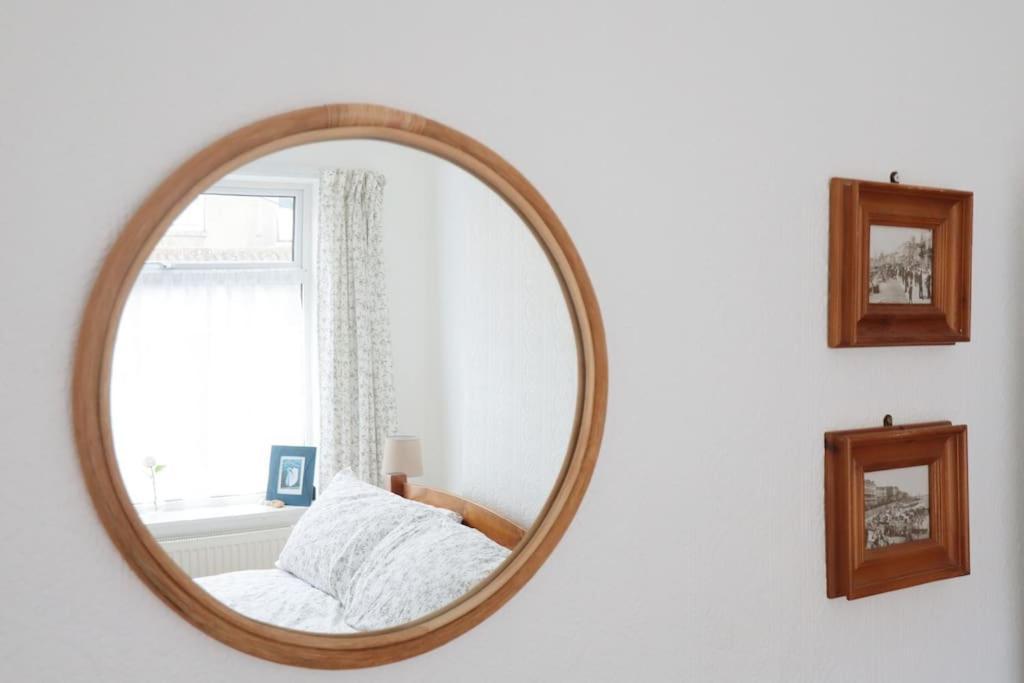 Cute Cottage 4 Mins From Cafes Station And Sea St Leonards-on-Sea Bagian luar foto