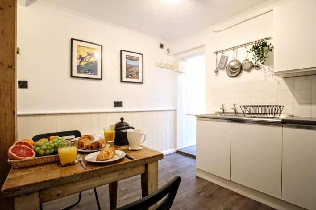 Cute Cottage 4 Mins From Cafes Station And Sea St Leonards-on-Sea Bagian luar foto